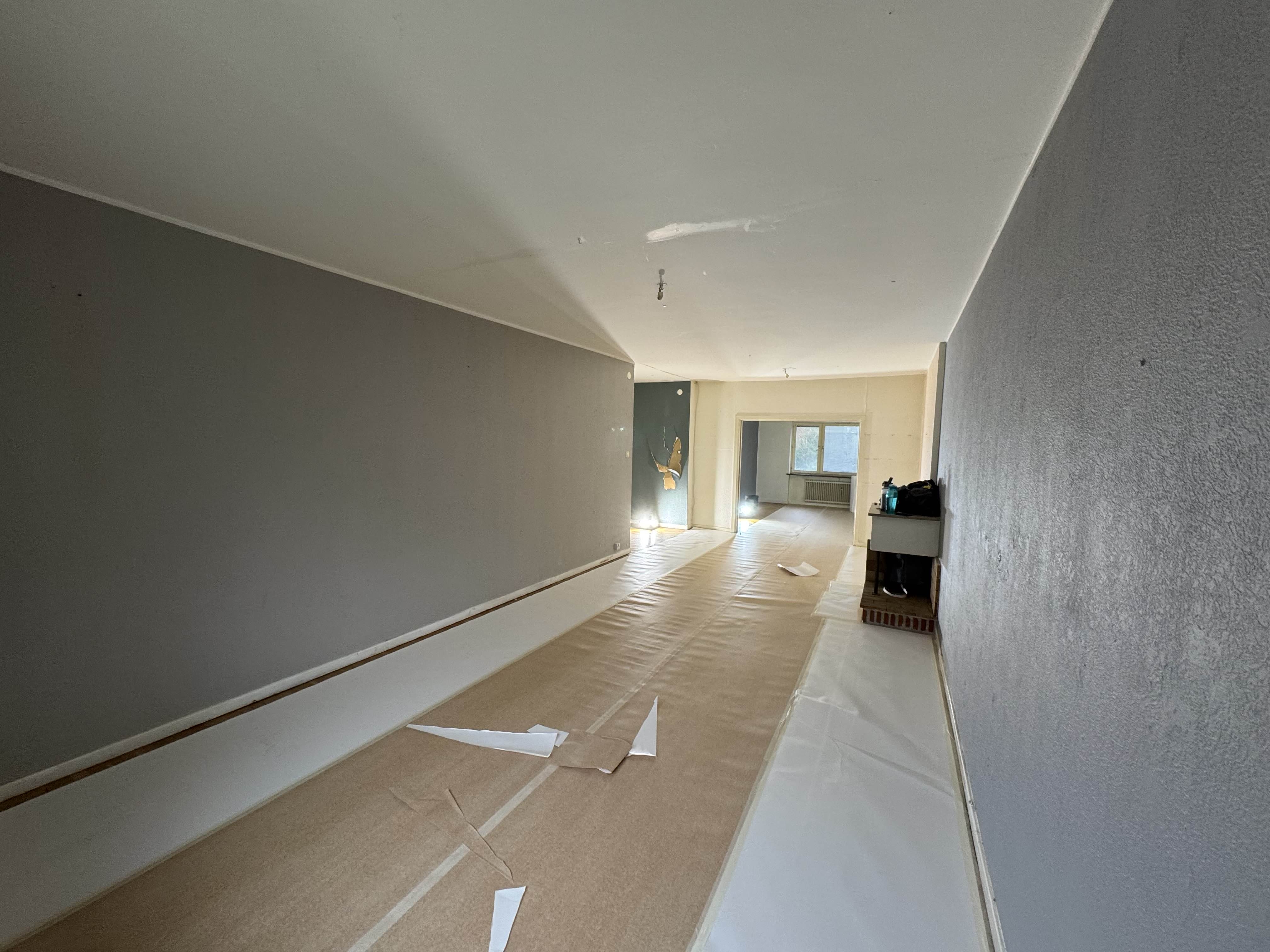 Grå målning på hall